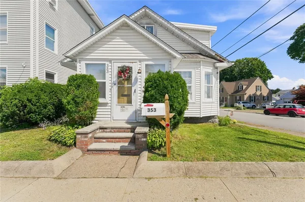 $2,200 | 353 Smithfield Avenue, Pawtucket, RI 02860