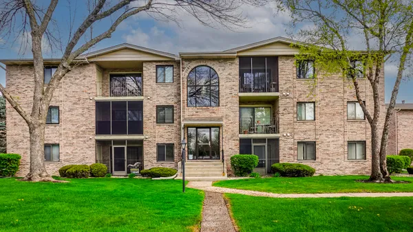 $205,000 | 4926 134th Street, Unit 210, Crestwood, IL 60418