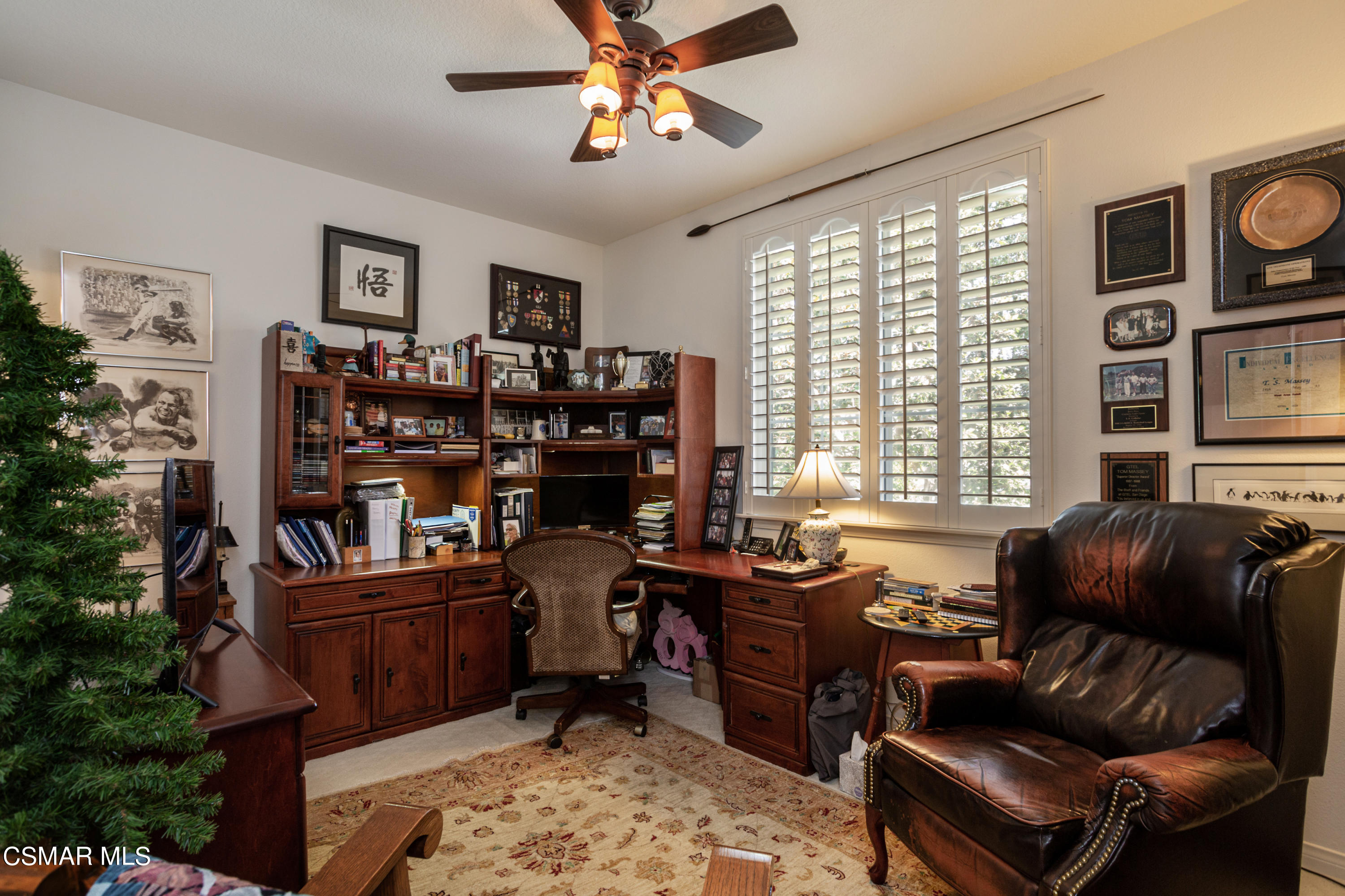30 West Twisted Oak Drive Simi Valley, CA 93065 - Photo 18 of 45 a livingroom with workspace and a window