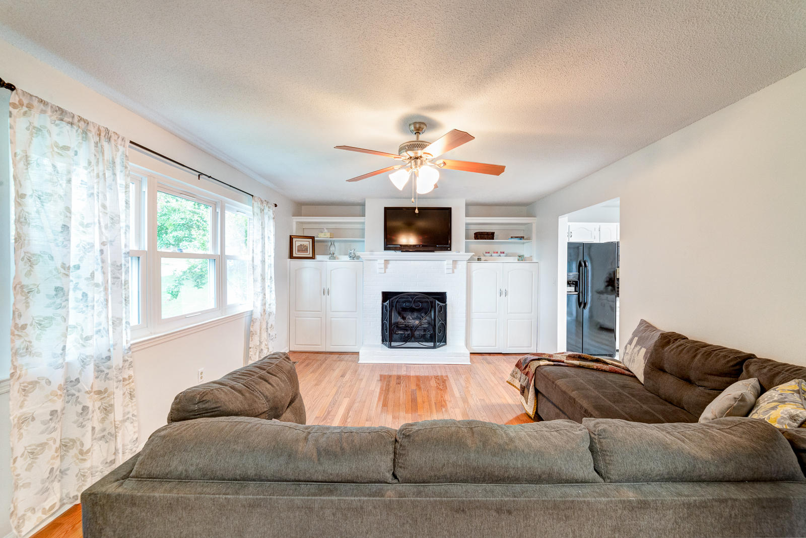 9109 Hundley Road Chattanooga, TN 37416 - Photo 2 of 14 Lauras-1