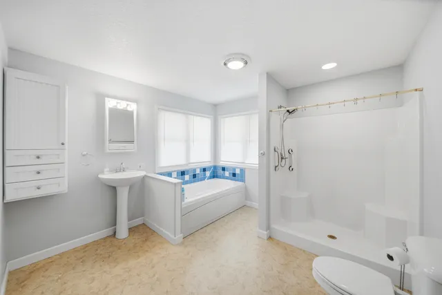 $675,000 | 15207 Henry Road, Morrison, IL 61270