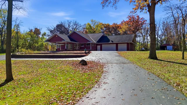 $675,000 | 15207 Henry Road, Morrison, IL 61270