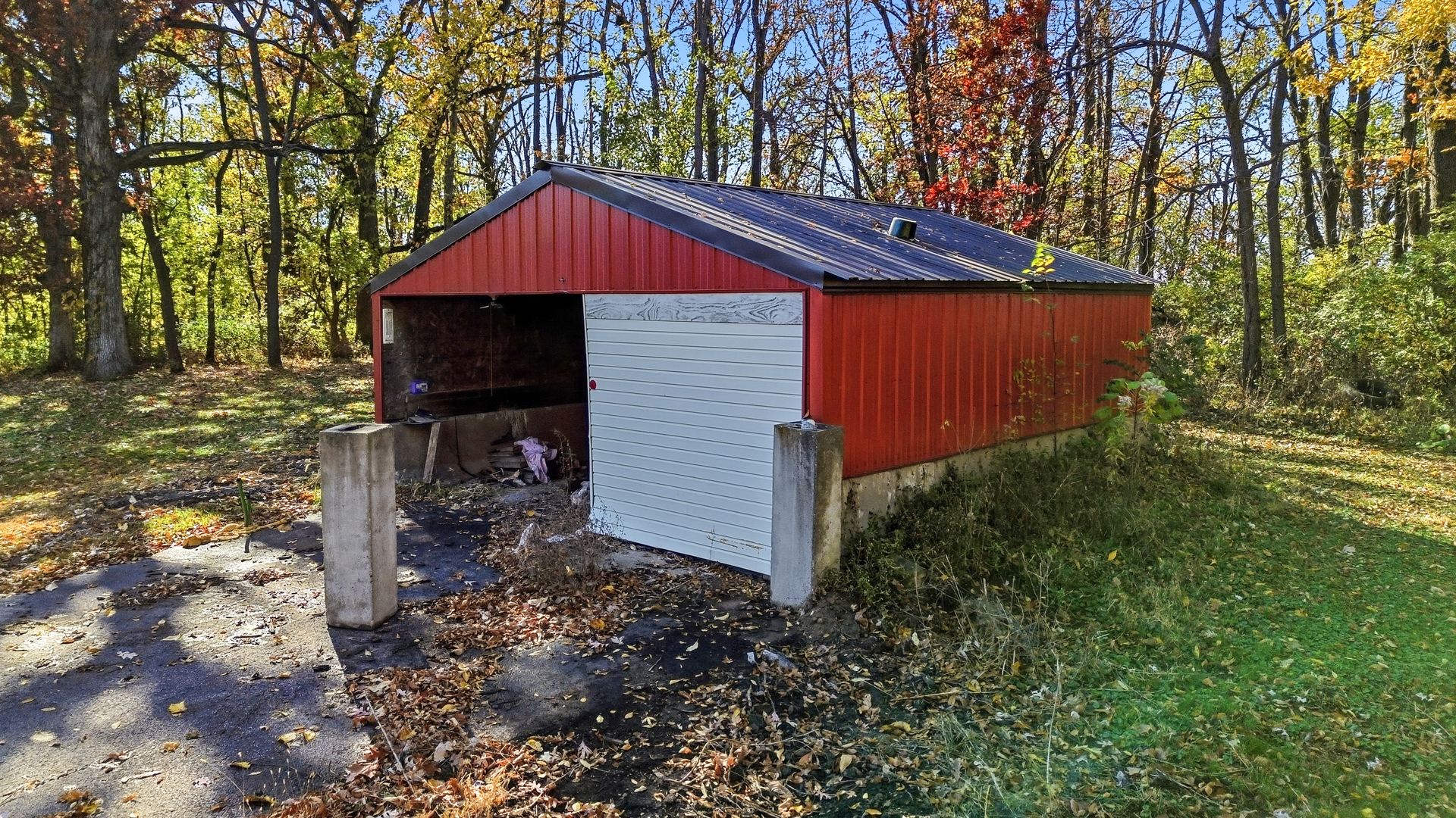 15207 Henry Road Morrison, IL 61270 - Photo 42 of 46 a backyard of a house with lots of green space