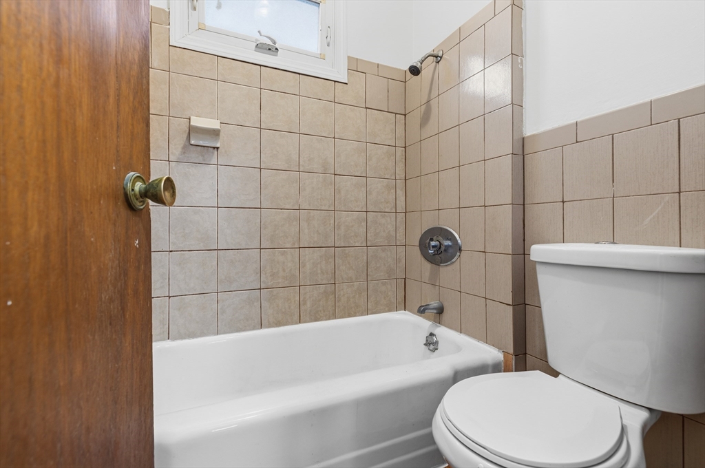 2229 South Main Street Fall River, MA 02724 - Photo 12 of 34