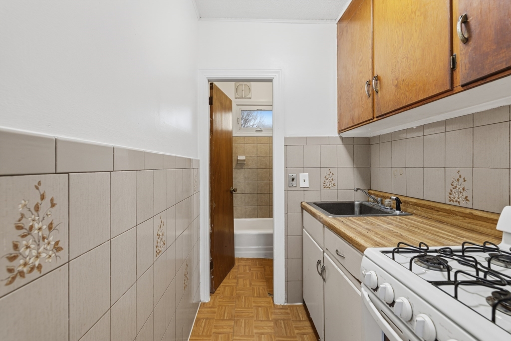 2229 South Main Street Fall River, MA 02724 - Photo 3 of 34