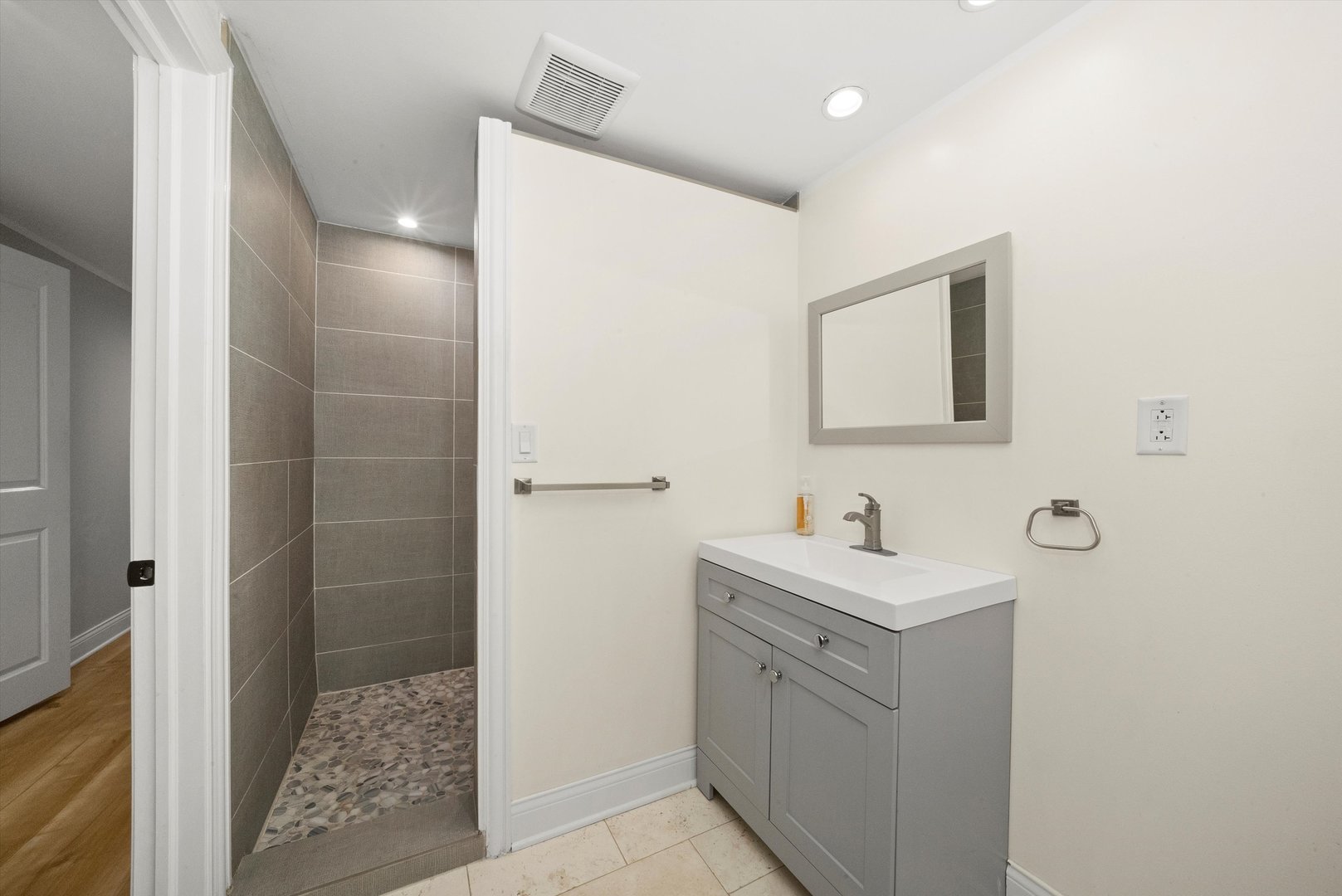 7968 South Roberts Road Bridgeview, IL 60455 - Photo 30 of 39 Gallery Image 30