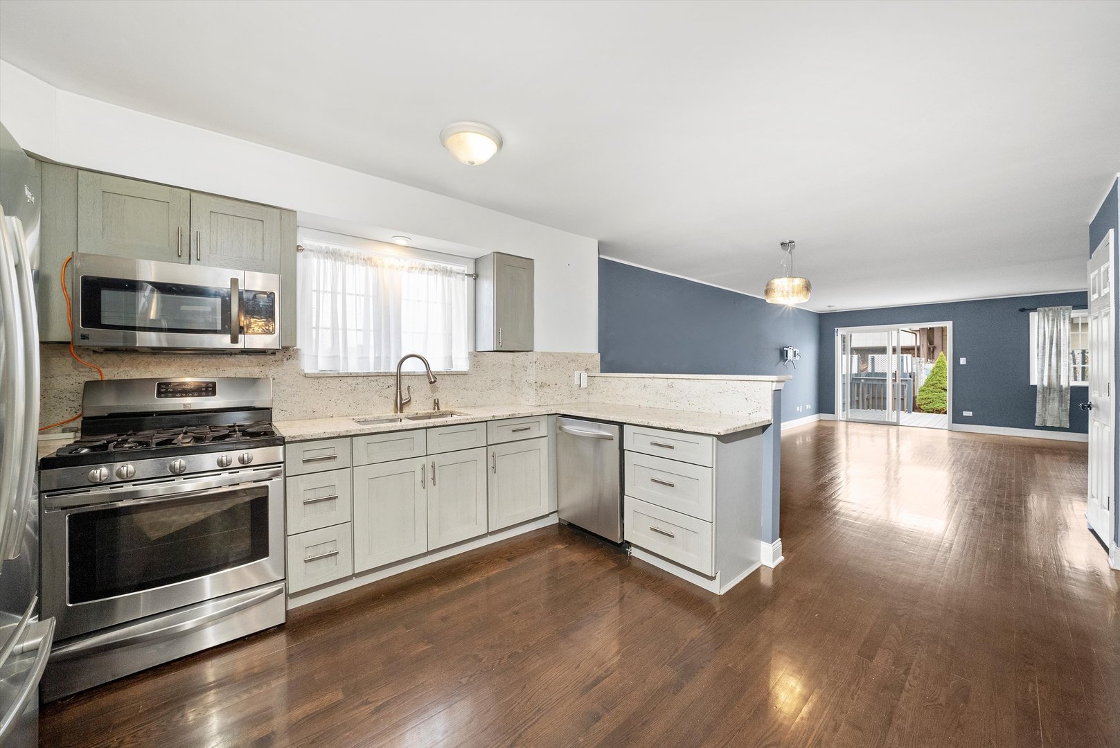 7968 South Roberts Road Bridgeview, IL 60455 - Photo 4 of 39 Gallery Image 4
