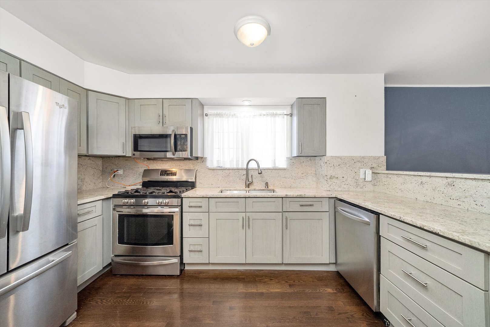 7968 South Roberts Road Bridgeview, IL 60455 - Photo 6 of 39 Gallery Image 6
