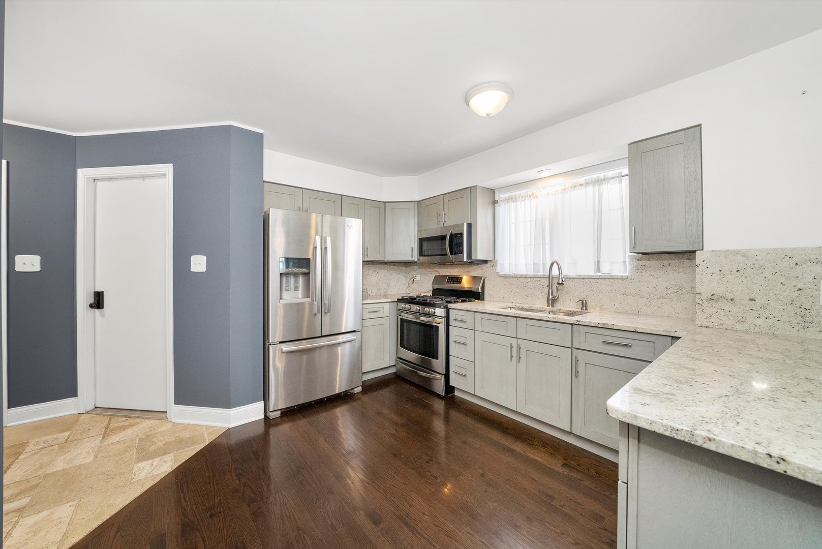 7968 South Roberts Road Bridgeview, IL 60455 - Photo 7 of 39 Gallery Image 7