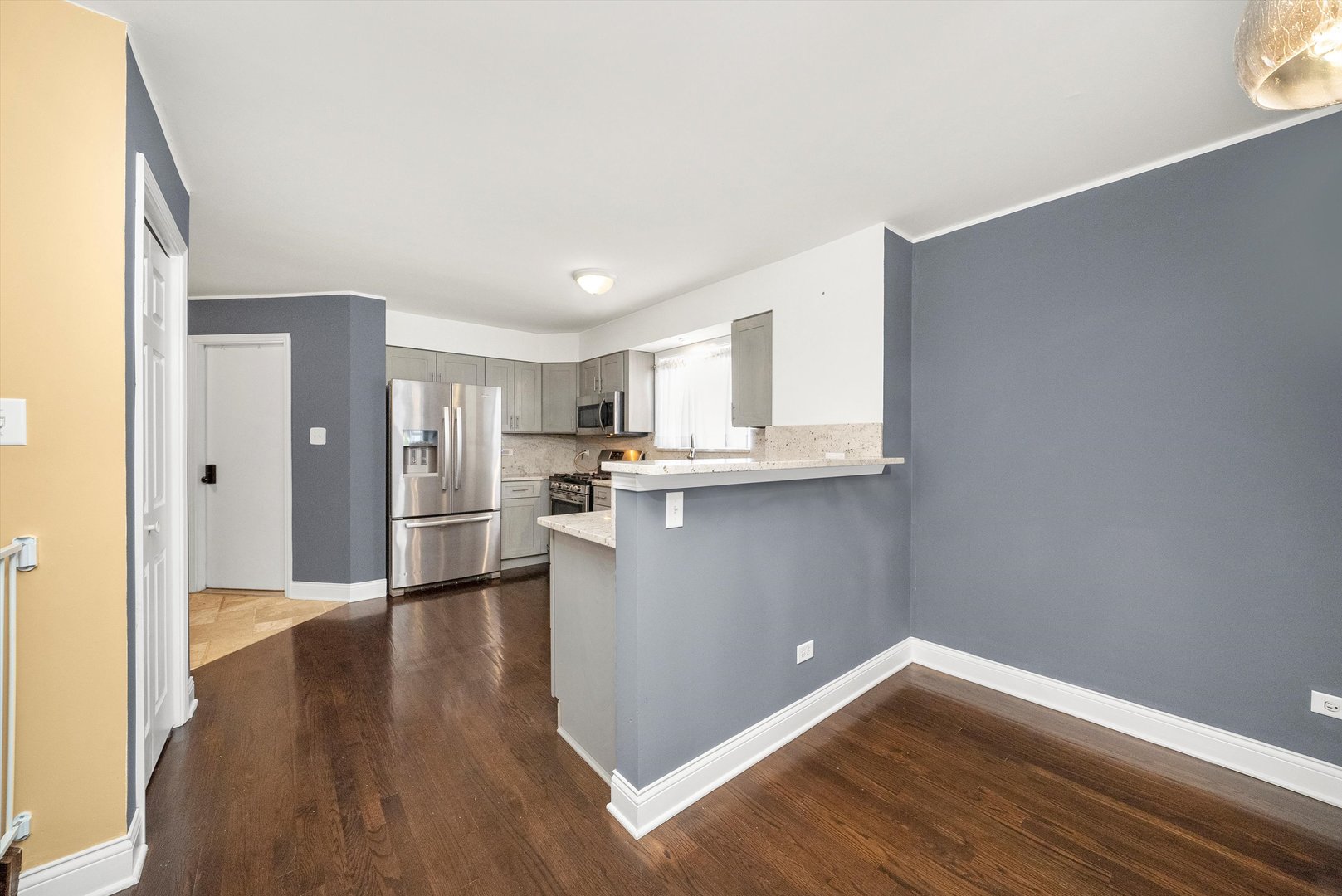 7968 South Roberts Road Bridgeview, IL 60455 - Photo 8 of 39 Gallery Image 8
