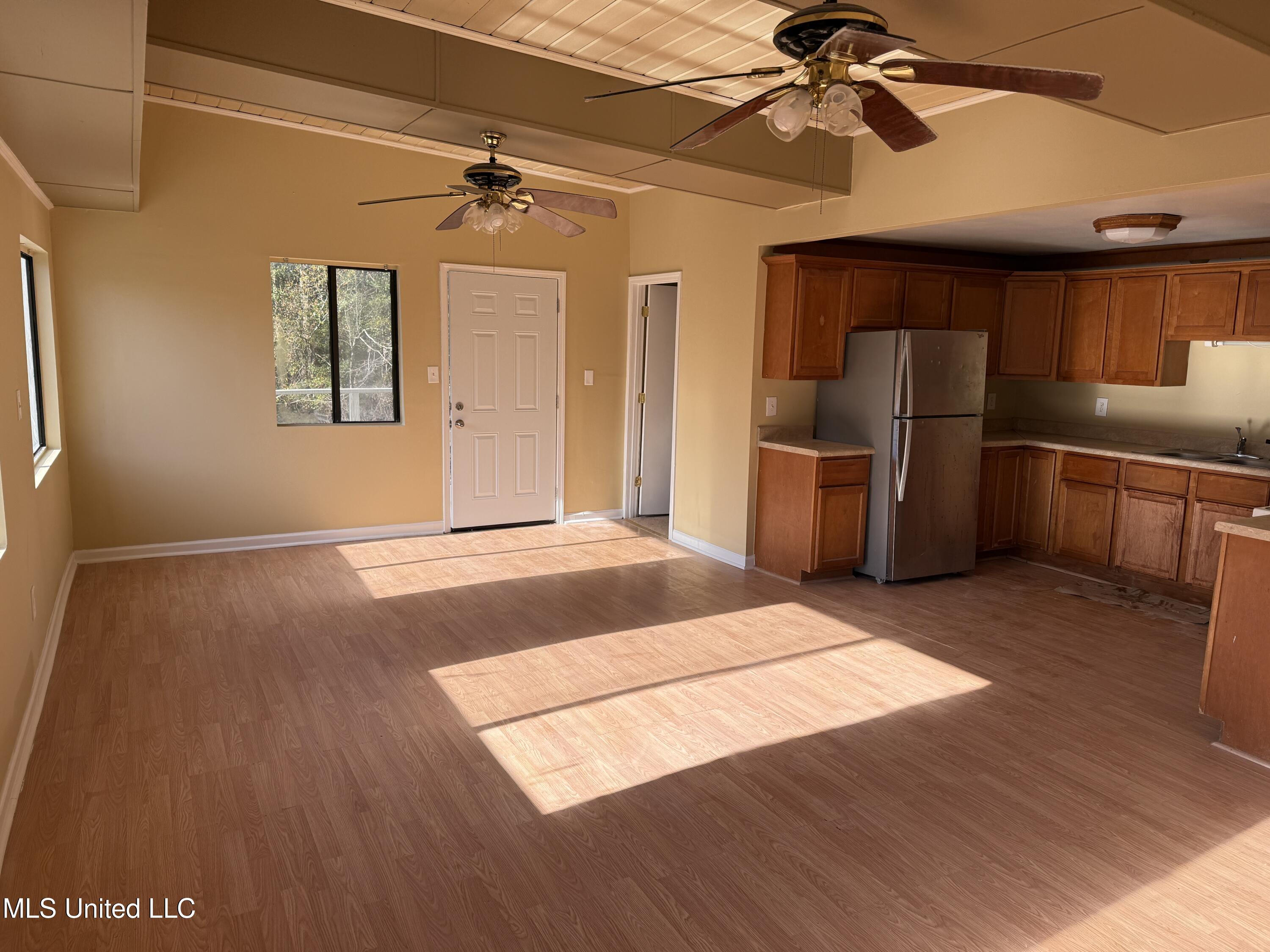 10633 Woolmarket Lake Road Biloxi, MS 39532 - Photo 5 of 11 IMG_2427