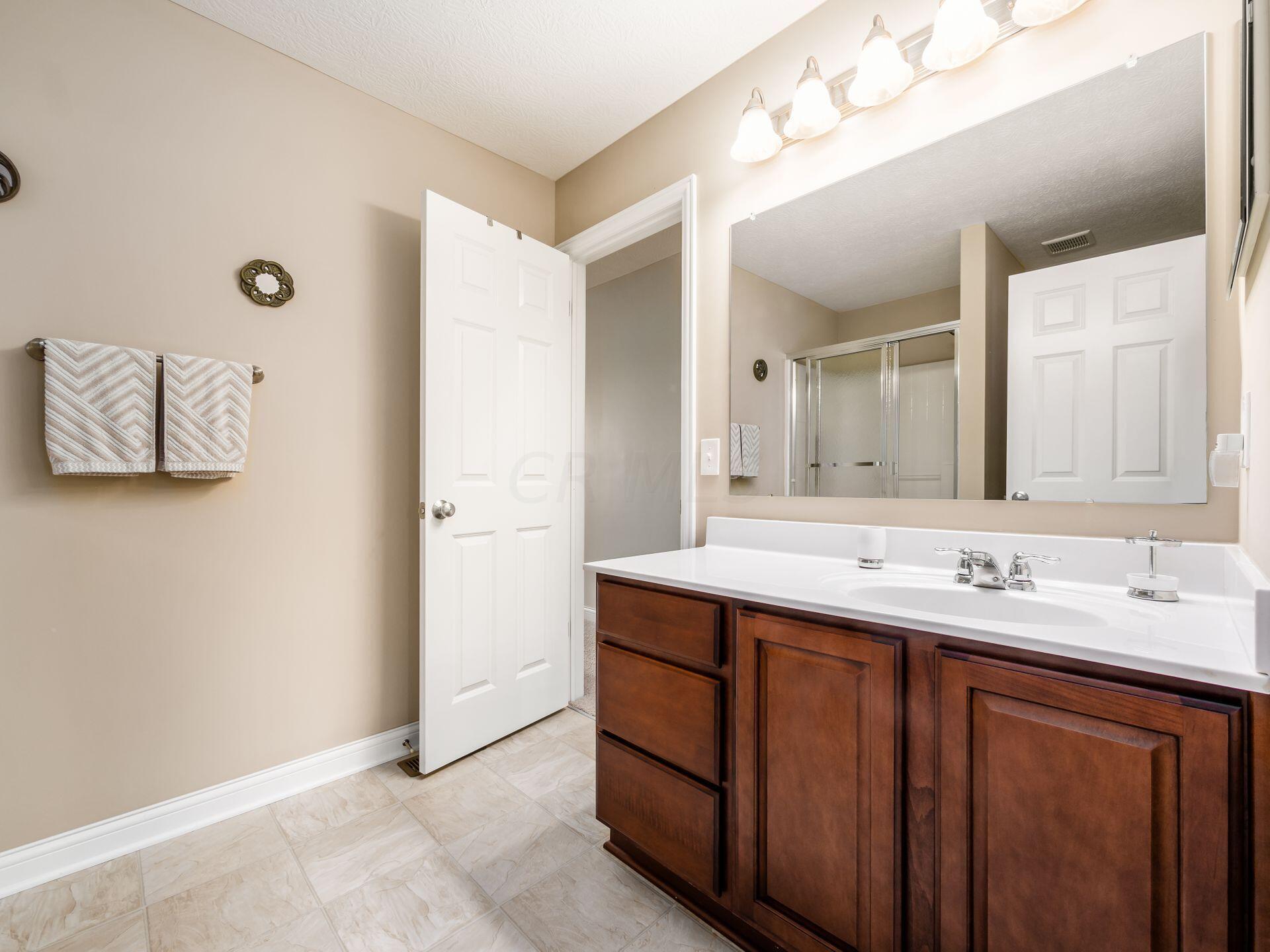 298 Halverston Road Powell, OH 43065 - Photo 31 of 44 Jack and Jill Bath