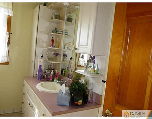 2139 Gogel Street Edison, NJ 08820 - Photo 14 of 24