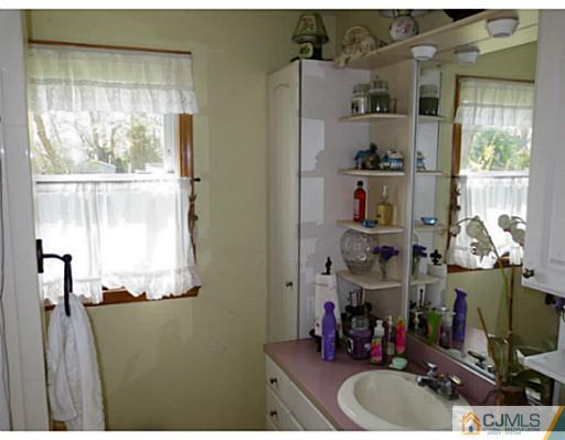 2139 Gogel Street Edison, NJ 08820 - Photo 15 of 24