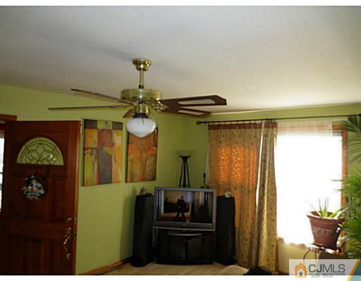 2139 Gogel Street Edison, NJ 08820 - Photo 10 of 24