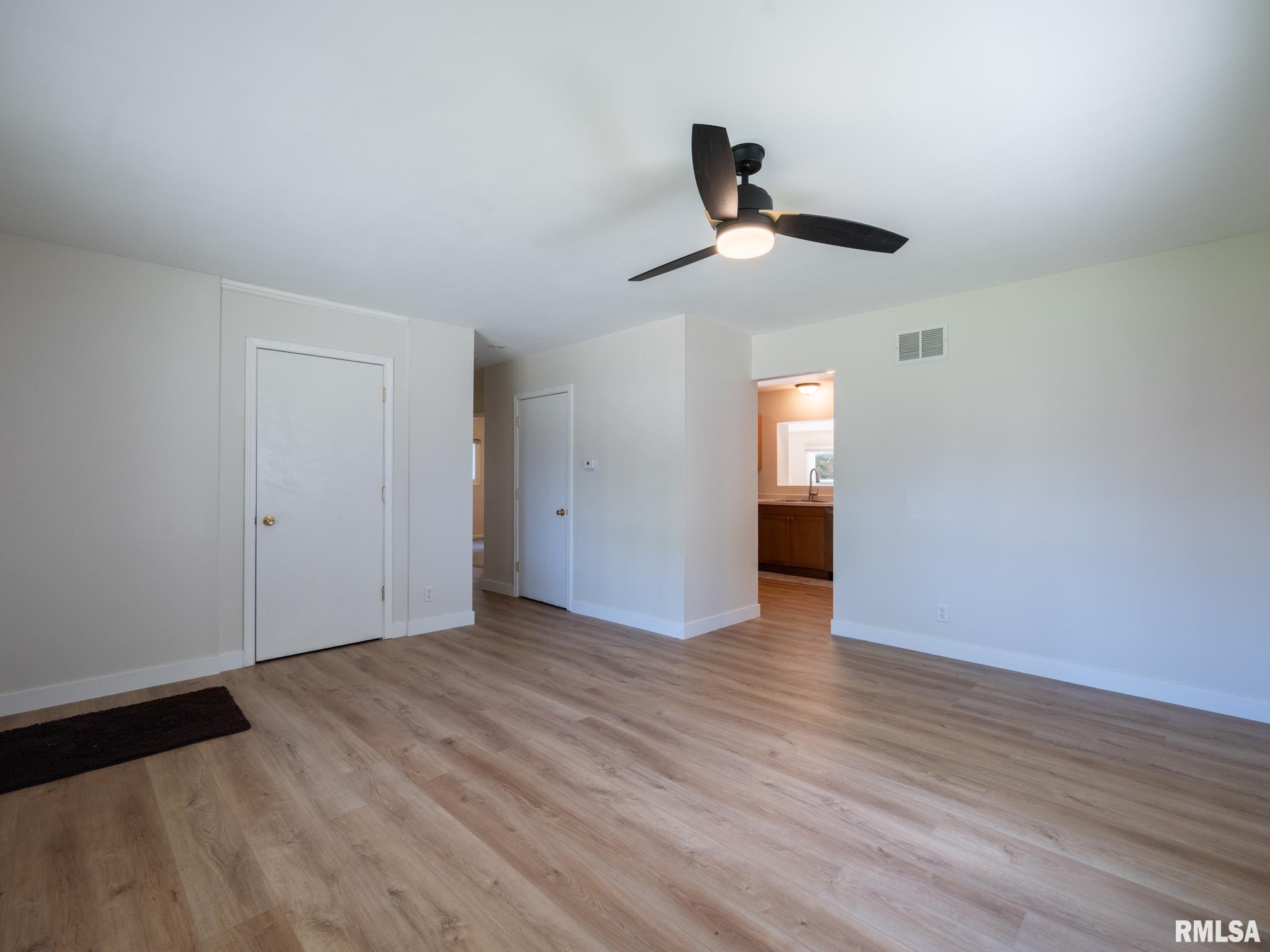 209 Capri Street Pekin, IL 61554 - Photo 5 of 36