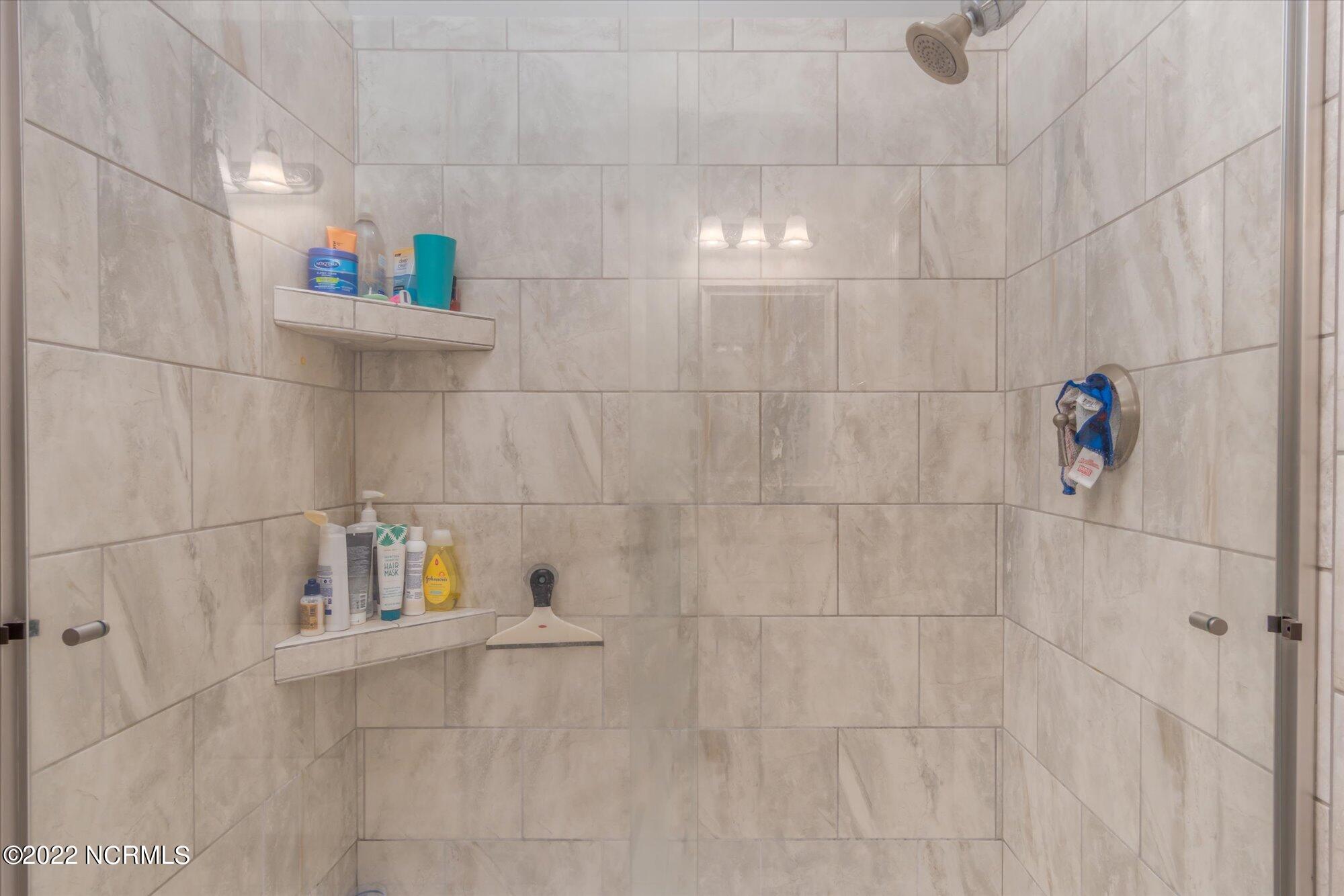 122 Lugano Road New Bern, NC 28562 - Photo 23 of 53 Primary Bathroom