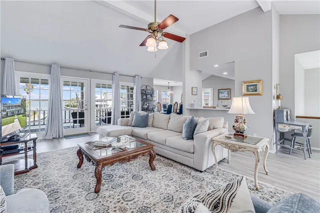 $1,599,000 | 21 Pelican Drive, Rockport, TX 78382