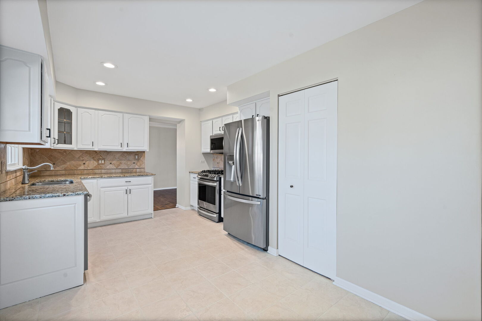 224 Downing Road Buffalo Grove, IL 60089 - Photo 8 of 28