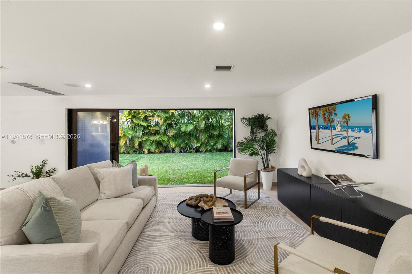 435 West 43rd Street Miami Beach, FL 33140 - Photo 4 of 28