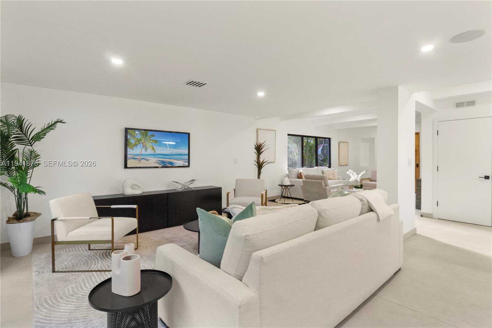 435 West 43rd Street Miami Beach, FL 33140 - Photo 4 of 27