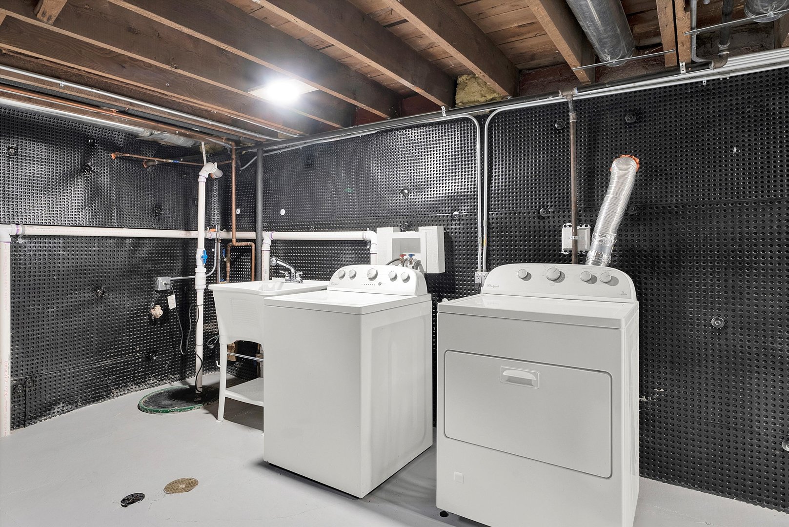 325 4th Street Waukegan, IL 60085 - Photo 29 of 34 a utility room with dryer and washer