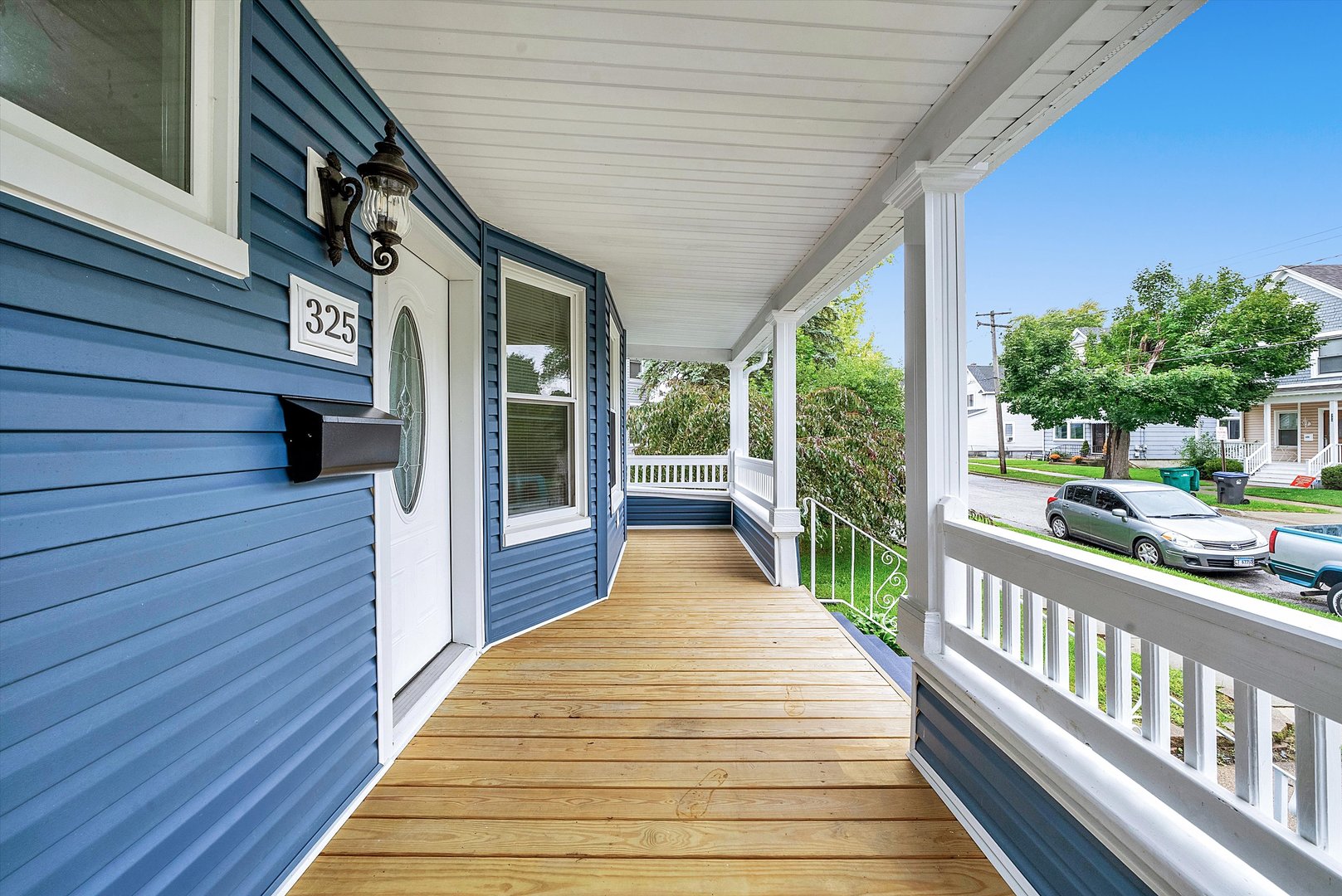 325 4th Street Waukegan, IL 60085 - Photo 32 of 34 a view of a house with a balcony