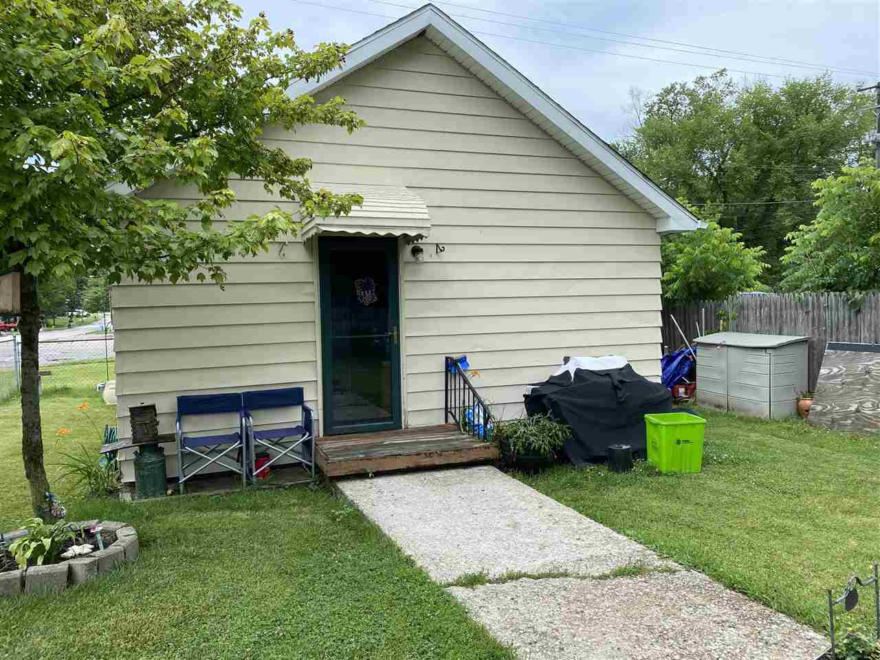 2186 East Bristol Road Burton, MI 48529 - Photo 4 of 11 50047361-3.JPG