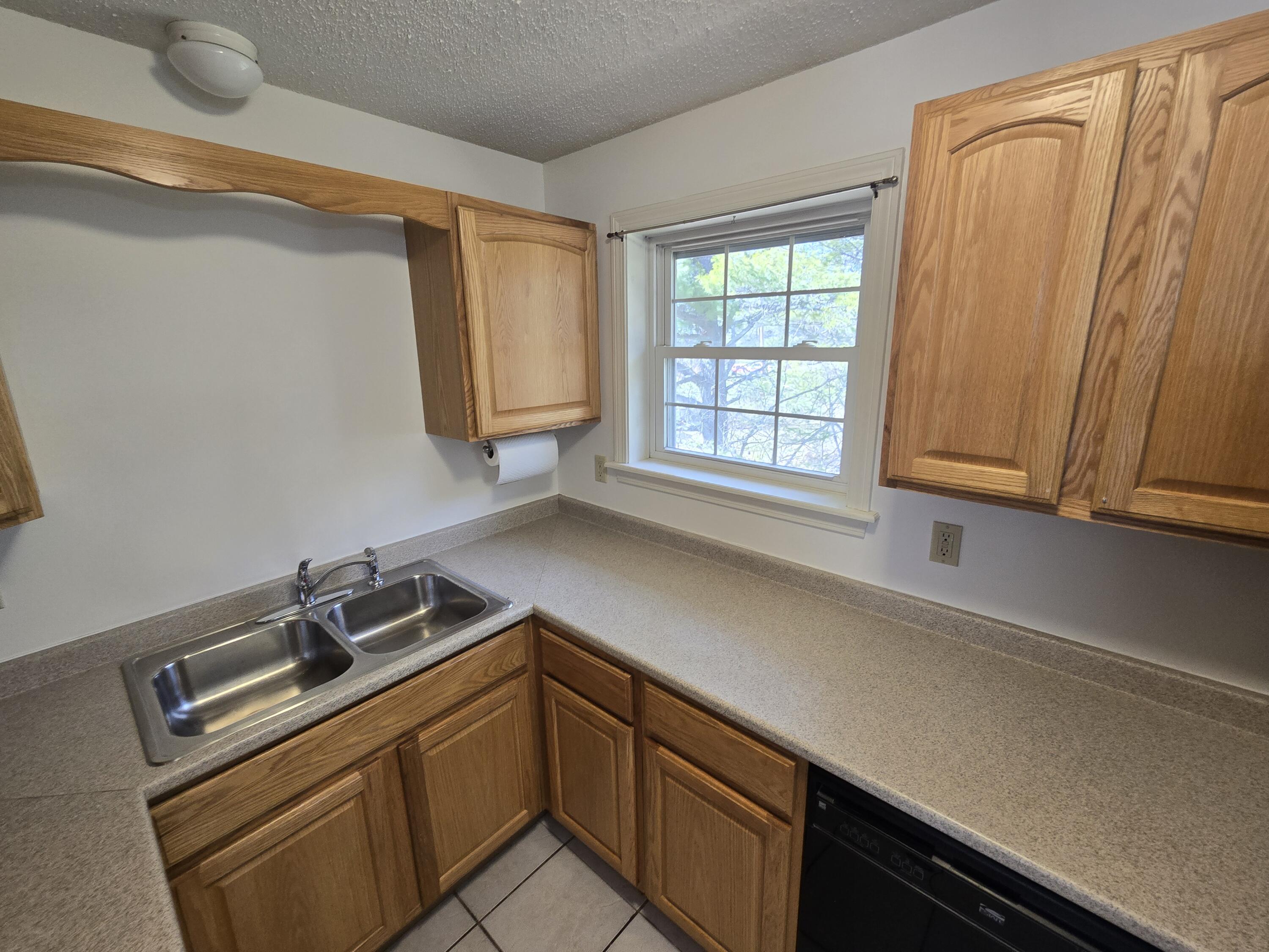 69 Fieldstone Drive, Unit 3 Bangor, ME 04401 - Photo 7 of 18 20260317_140724