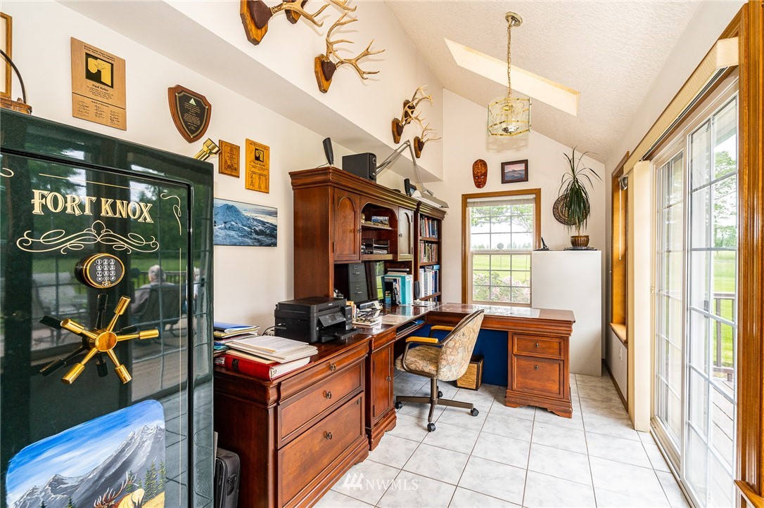 249 South Military Road Winlock, WA 98596 - Photo 14 of 33 a very nice looking room with many windows