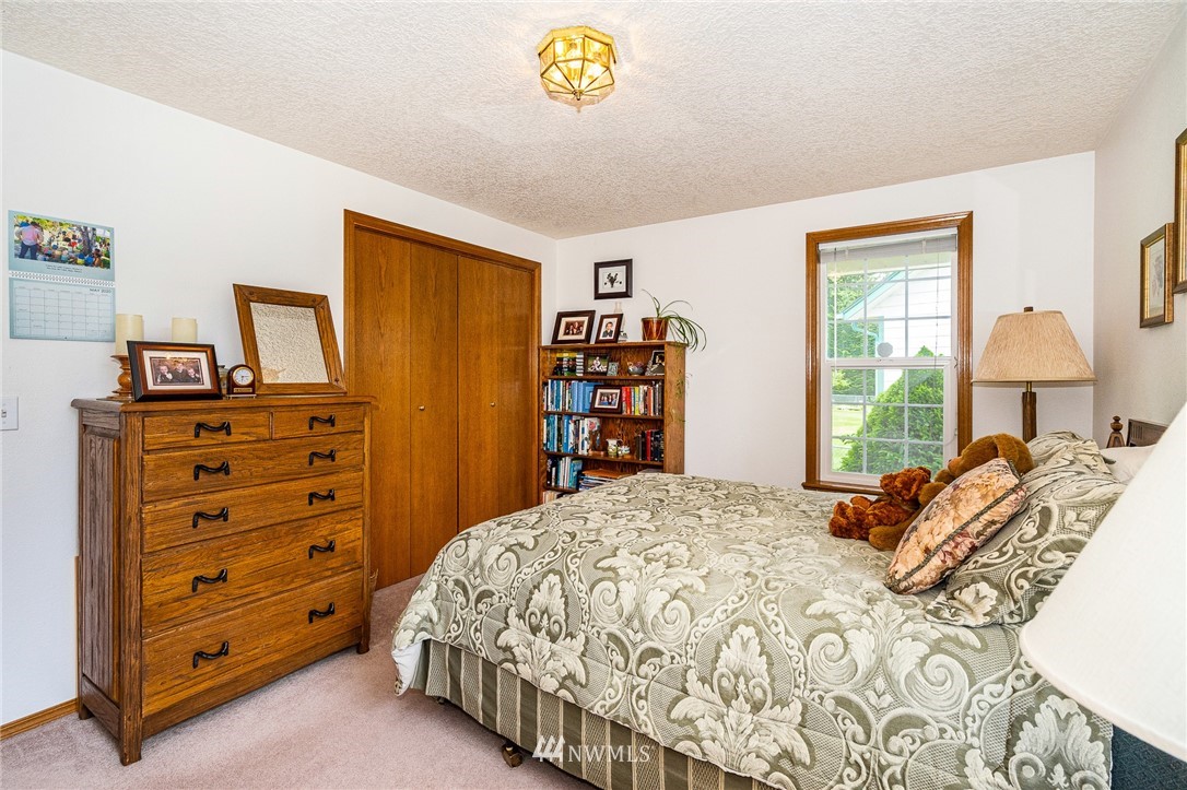 249 South Military Road Winlock, WA 98596 - Photo 19 of 33 a bedroom with a bed and a dresser in it