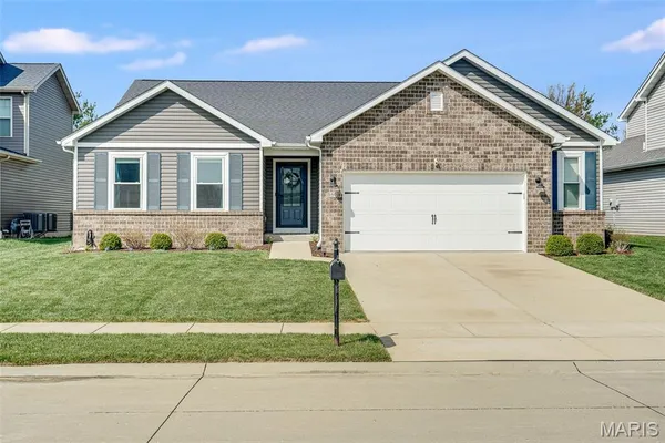 $445,000 | 860 Bridgeway Drive, O'Fallon, IL 62269