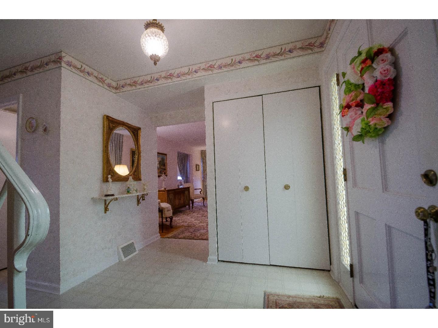 321 Foulke Lane Springfield, PA 19064 - Photo 3 of 24 Foyer