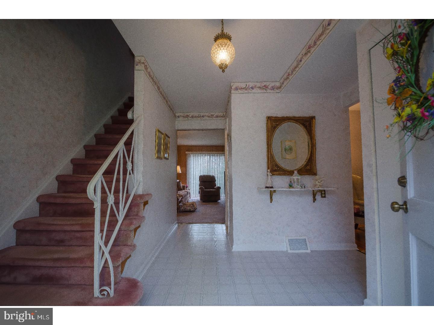321 Foulke Lane Springfield, PA 19064 - Photo 4 of 24 Foyer