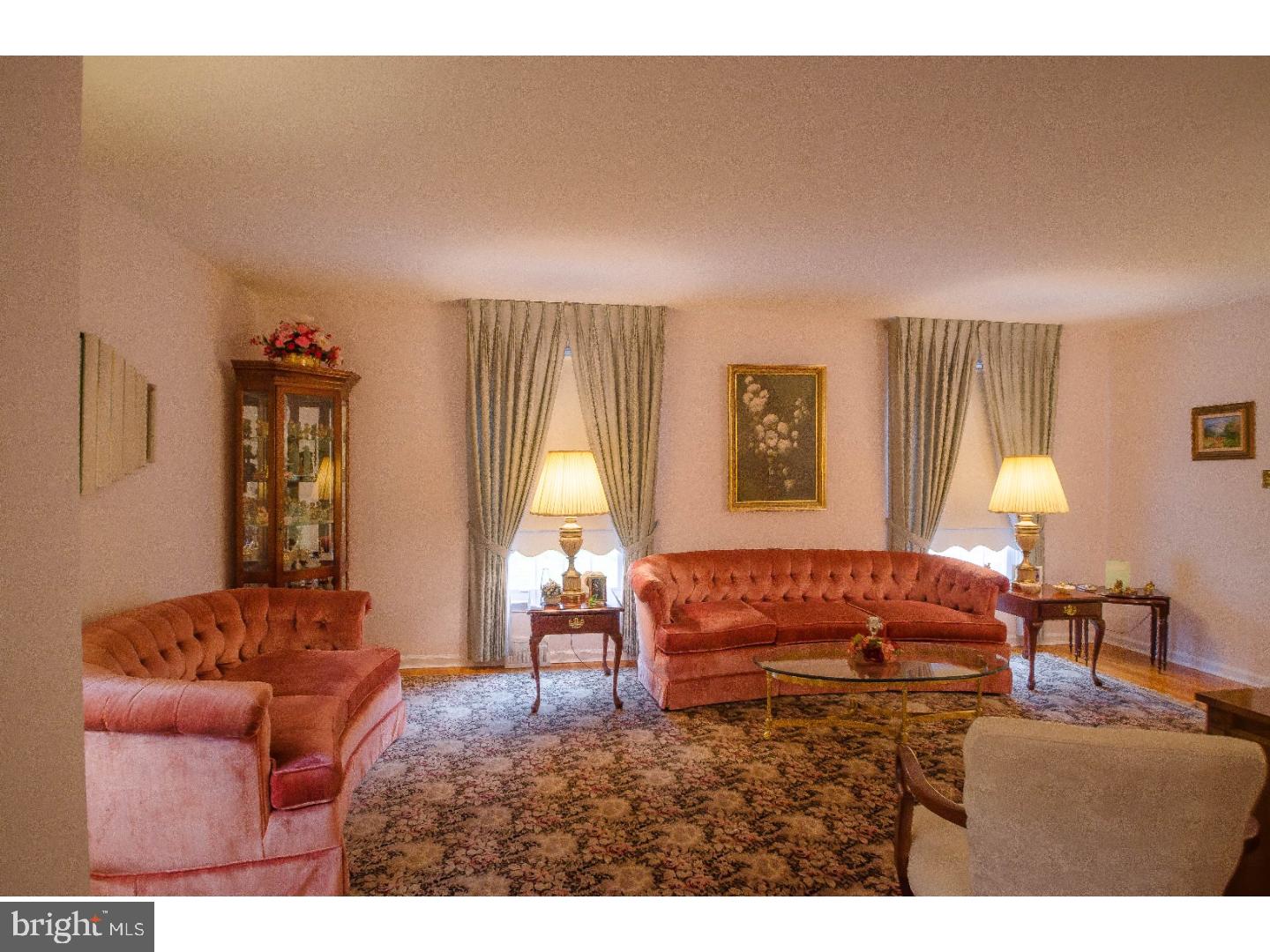 321 Foulke Lane Springfield, PA 19064 - Photo 6 of 24 Living Room