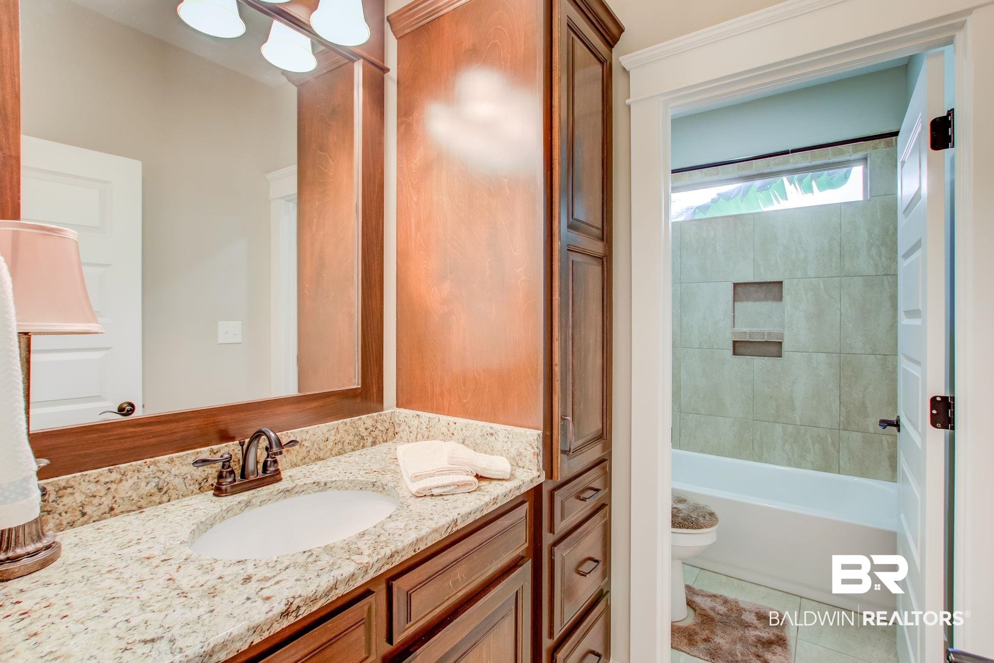 424 Craftsman Avenue Fairhope, AL 36532 - Photo 25 of 34 2nd Full bathroom