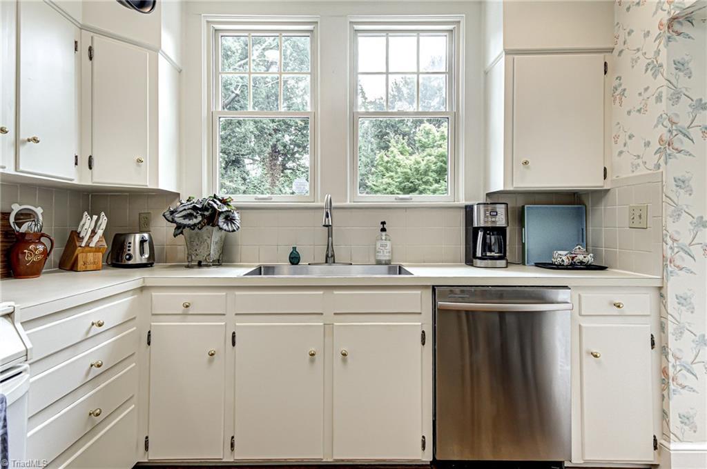 729 Arbor Road Winston-Salem, NC 27104 - Photo 12 of 25 Gallery Image 12