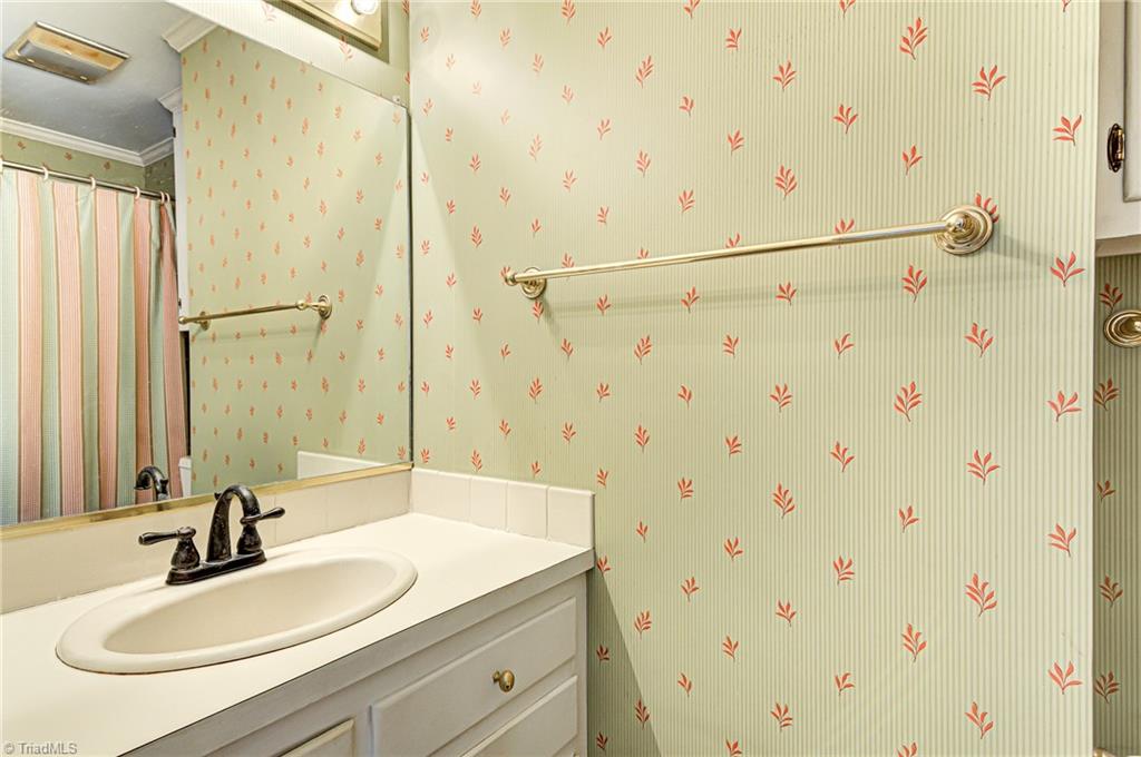 729 Arbor Road Winston-Salem, NC 27104 - Photo 17 of 25 Gallery Image 17