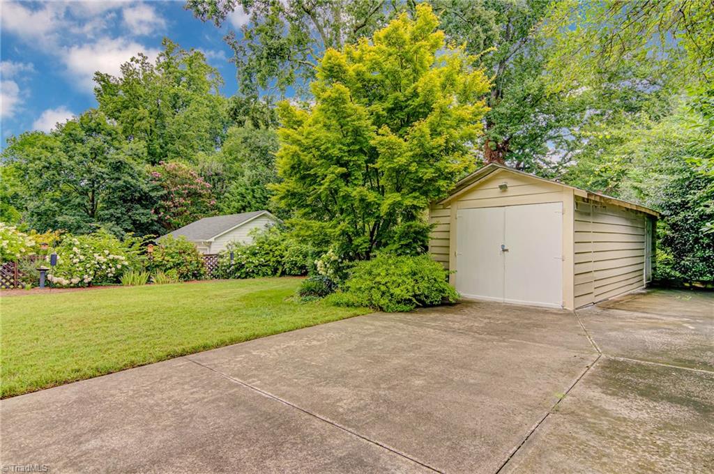 729 Arbor Road Winston-Salem, NC 27104 - Photo 24 of 25 Little room behind garage can be converted to a small office. Garage has been used as flower arranging room but can fit car easily.