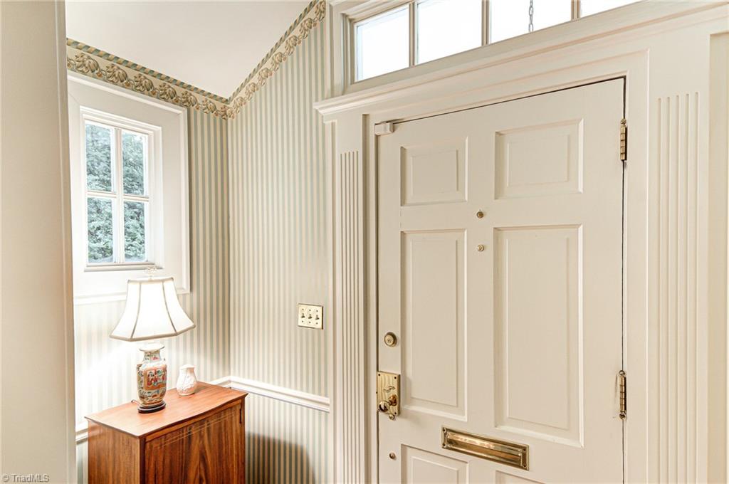 729 Arbor Road Winston-Salem, NC 27104 - Photo 4 of 25 Gallery Image 4