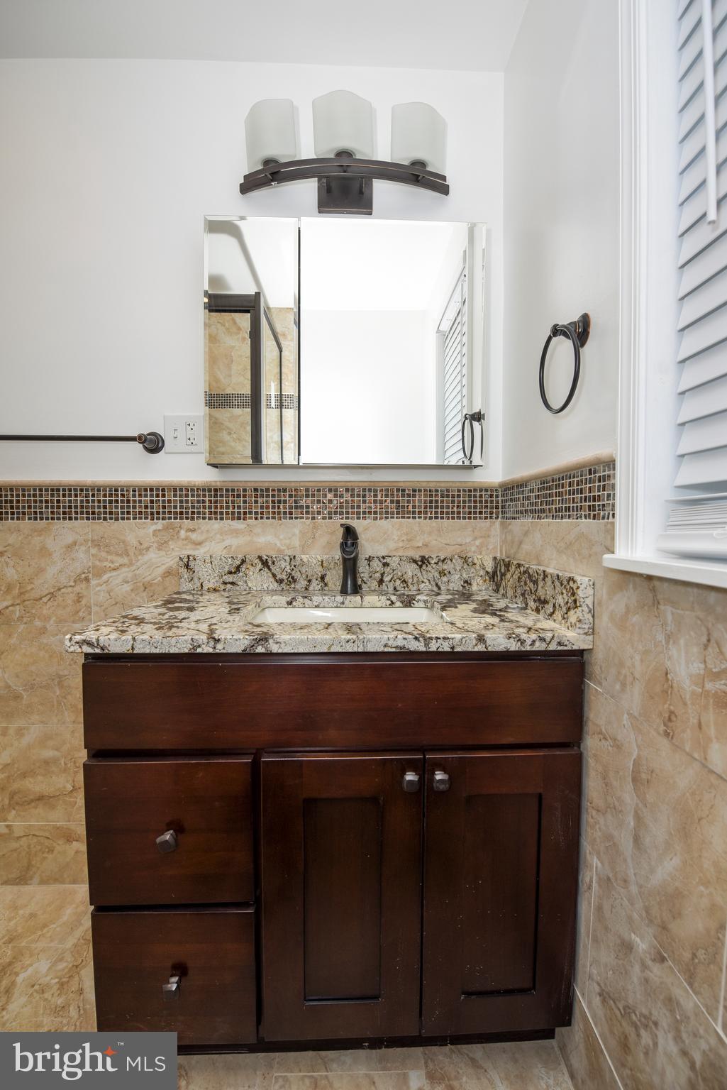 1572 Huntingdon Road Abington, PA 19001 - Photo 20 of 34 Main Bath