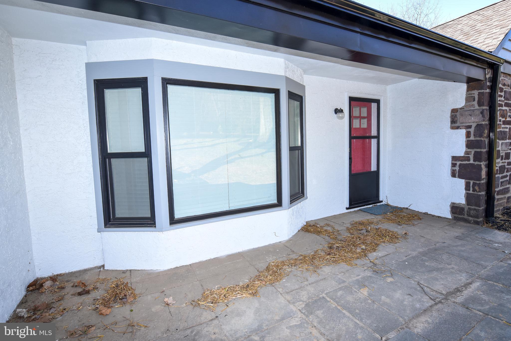 1572 Huntingdon Road Abington, PA 19001 - Photo 3 of 34 Front Patio