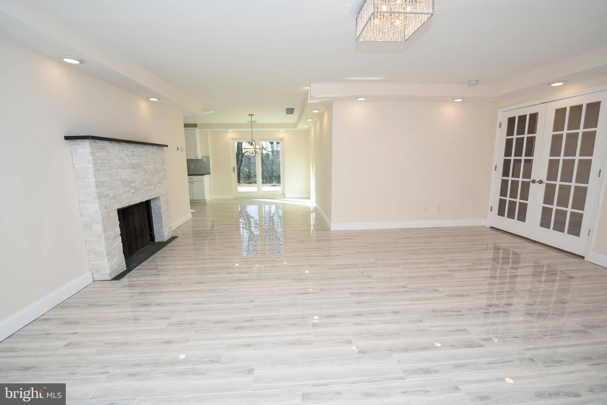 1572 Huntingdon Road Abington, PA 19001 - Photo 4 of 34 Living Room