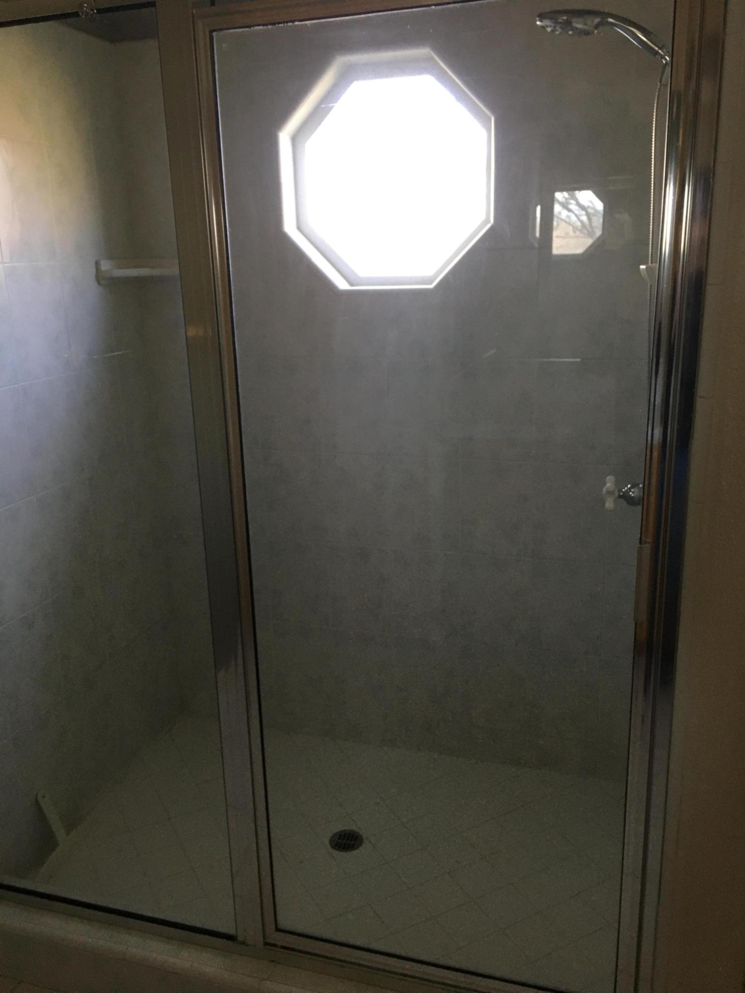 12465 Intermountain Road Redding, CA 96003 - Photo 10 of 28 Master Shower