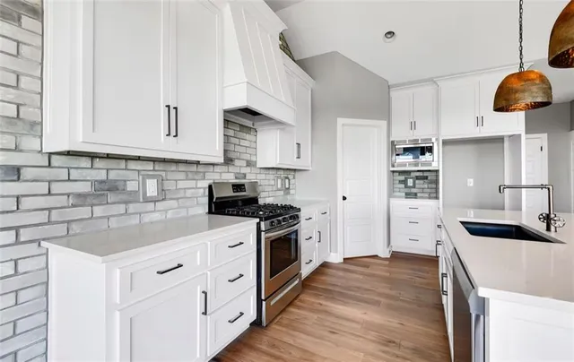 $730,850 | 6045 Apache Drive, Shawnee, KS 66226