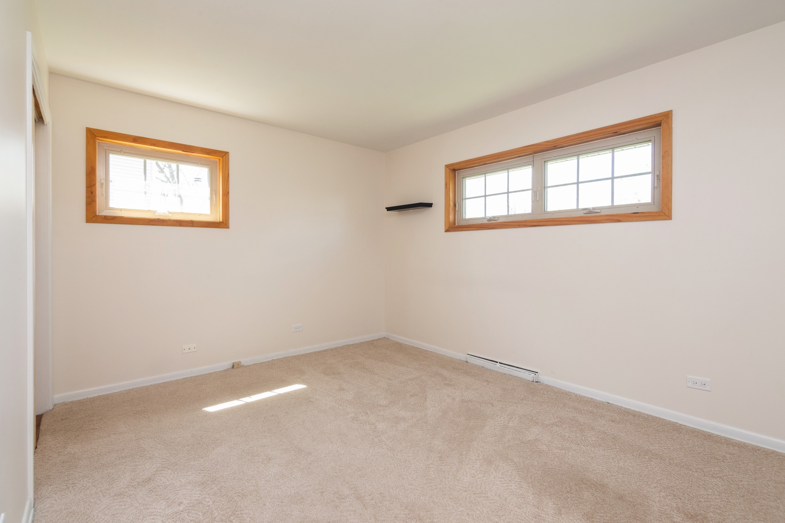 812 Meadow Road Northbrook, IL 60062 - Photo 6 of 10 an empty room with a window