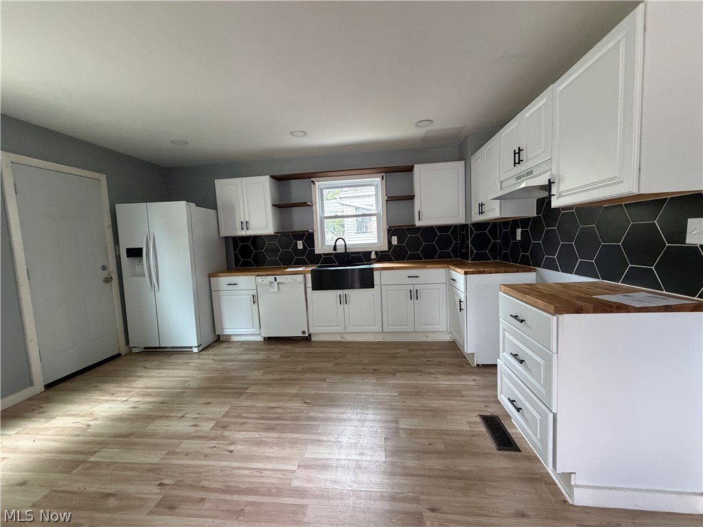 951 Roanoke Road Cleveland Heights, OH 44121 - Photo 5 of 25