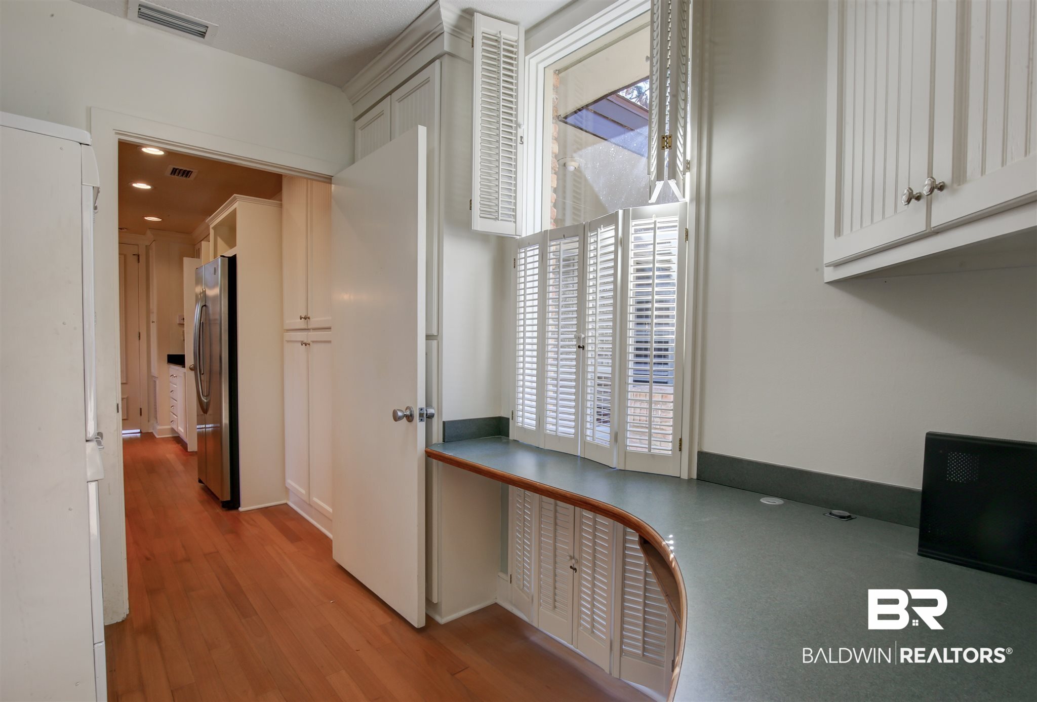 18080 Quail Run Road, Unit 4A Fairhope, AL 36532 - Photo 17 of 28 laundry room