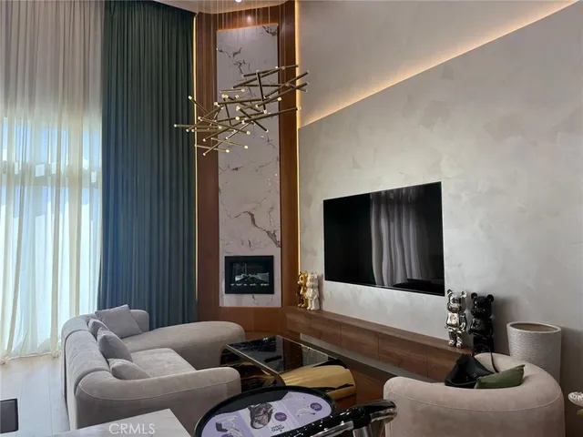 $1,050,000 | 118 South Kenwood Street, Unit 505, Glendale, CA 91205