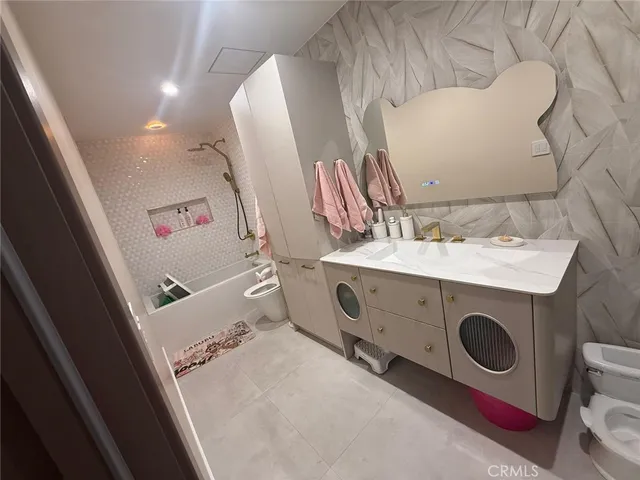 $1,050,000 | 118 South Kenwood Street, Unit 505, Glendale, CA 91205